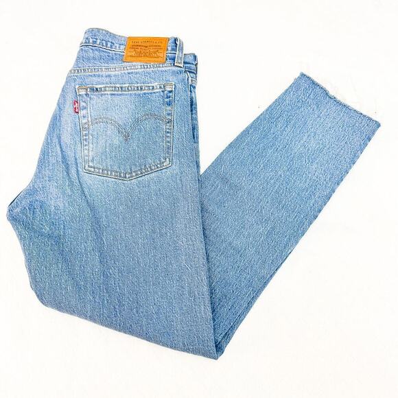 Levi's Wedgie Light Wash Denim Jeans Faded Distressed Ripped Button Fly Size 27 - Picture 9 of 9